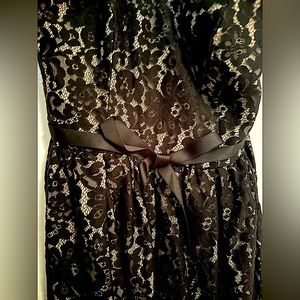 This beautiful elegant dress. Size 6. Black and beige color